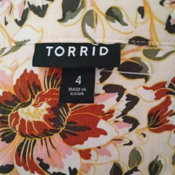 Torrid Floral Roll Tab Challis Rayon Blouse Split V Neck Cream Red Pink Size 4X - Picture 6 of 7